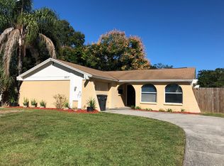 8817 Oak Cir, Tampa, FL 33615