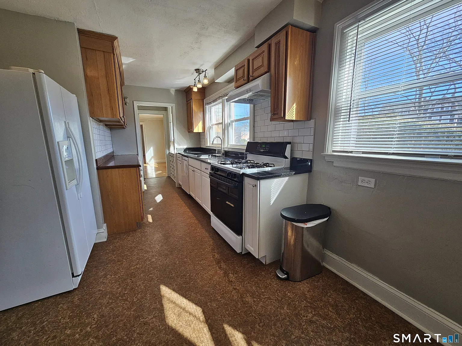 2 bed, 1.0 bath, 4429 sqft, $2,500 — Photo 4