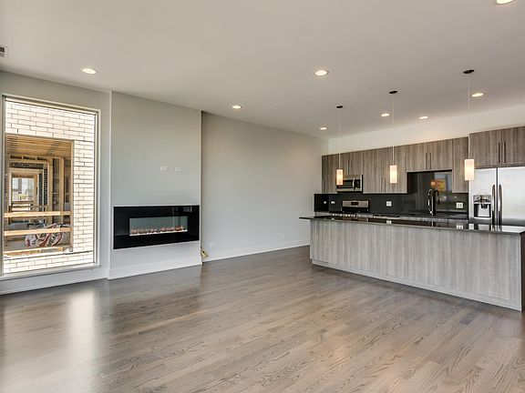 5th image of 2343 N Seeley Ave #4B