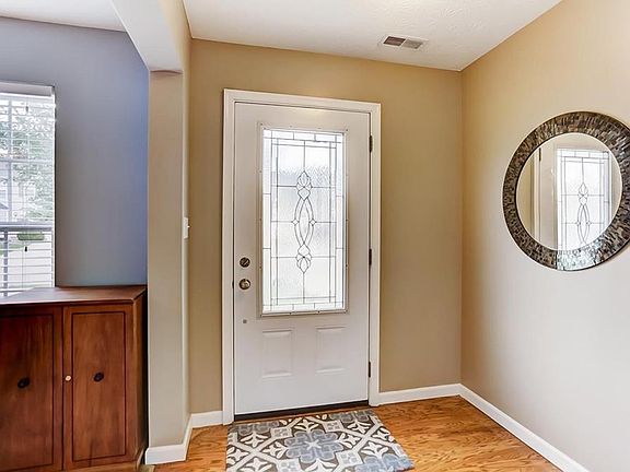 4th image of 2437 Featherston Dr