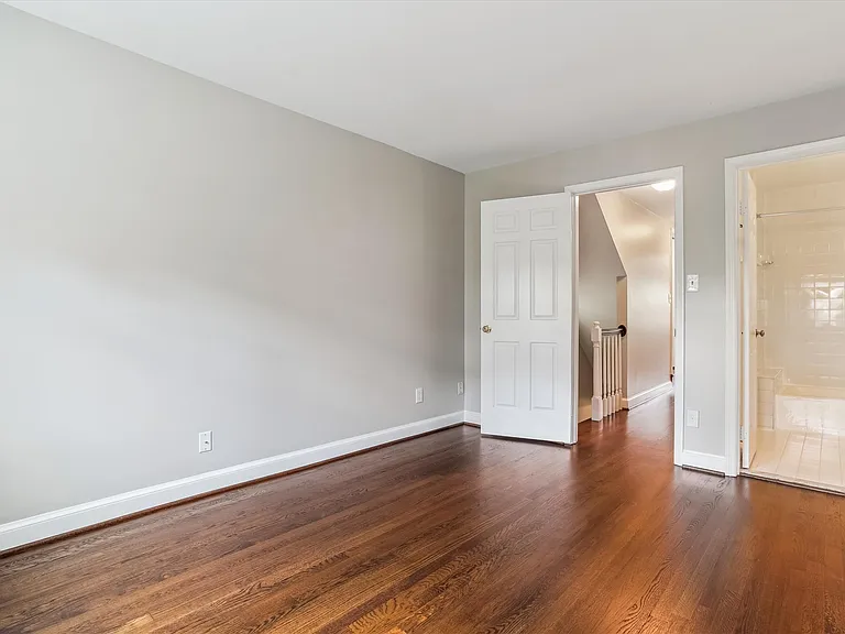 1158 N Pitt St — Photo 26