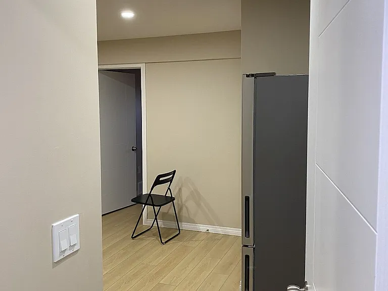723 Royal Ct NW #T34X5 — Photo 4