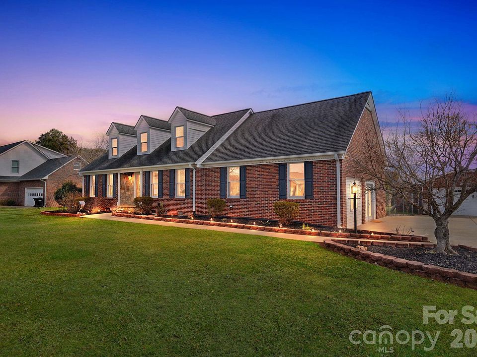 1st image of 310 Palmer Cir