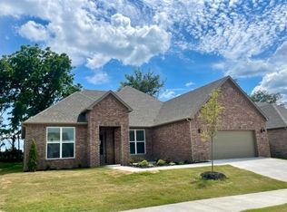 3193 E Coolridge St, Fayetteville, AR 72701