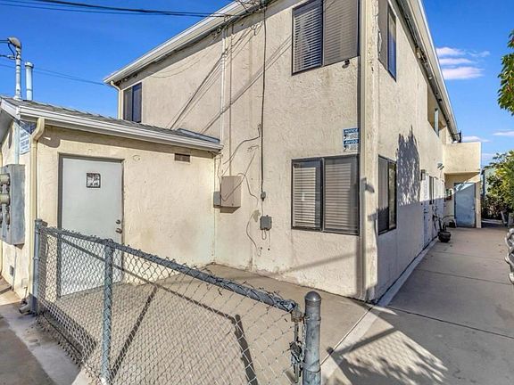 2nd image of 3122 Fairmount Ave