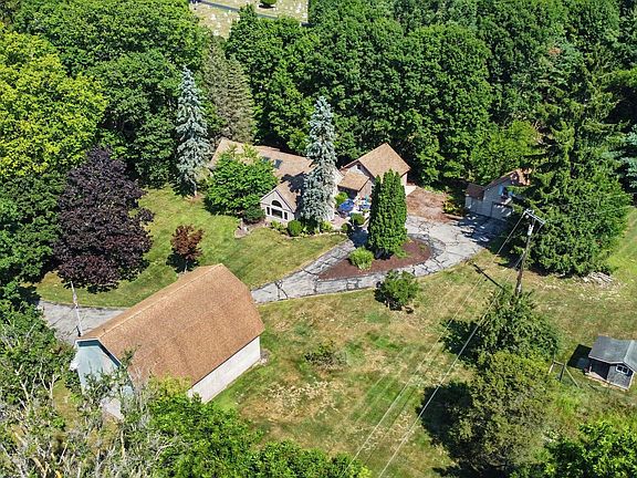 2nd image of 3988 Beeman Rd