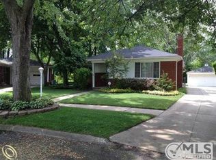 21100 Raymond St, Saint Clair Shores, MI 48082