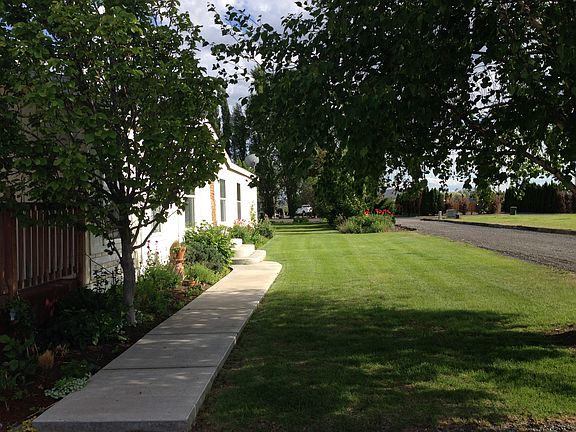 2nd image of 11058 Montezuma Dr NE