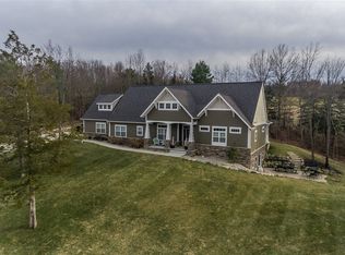 9032 Preserve Dr, Fenton, MI 48430