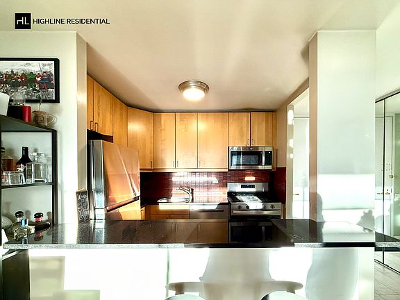 5th image of 255 E 49th St APT 16C