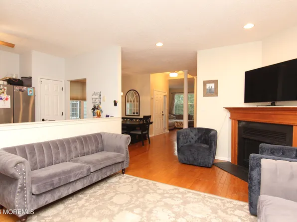 33 Austin Street, Tinton Falls, NJ 07712