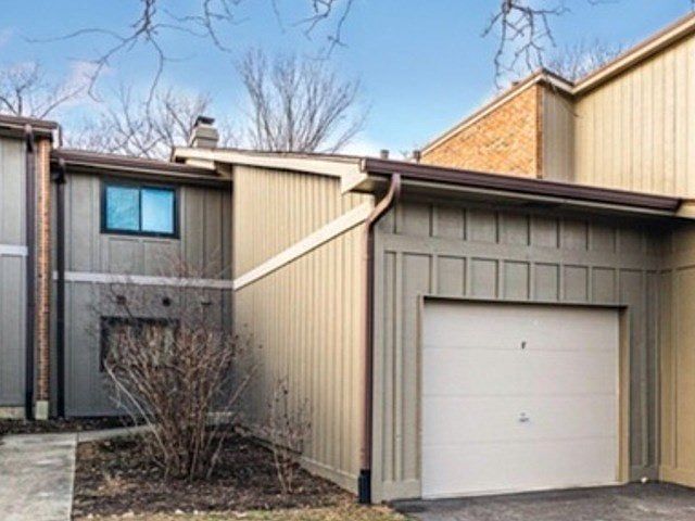 1st image of 2S436 Emerald Green Dr #41-B