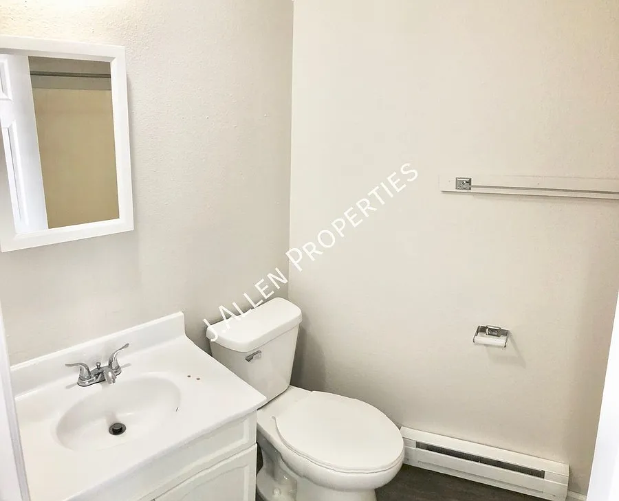 Very Nice Updated, Sunny 2 bed — Photo 4