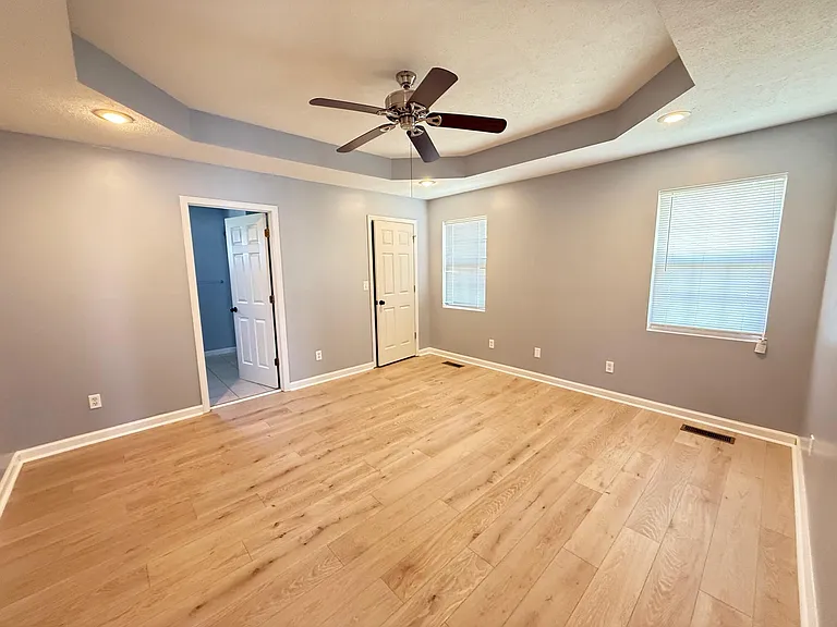 500 Clifton Ct — Photo 8