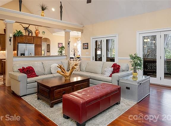 5th image of 300 N Windsong Ln
