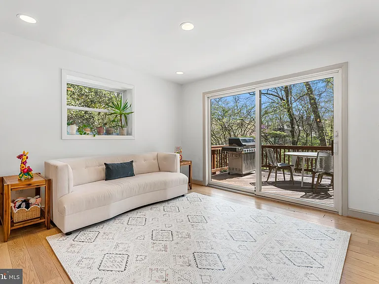 2820 Ellicott St NW — Photo 14