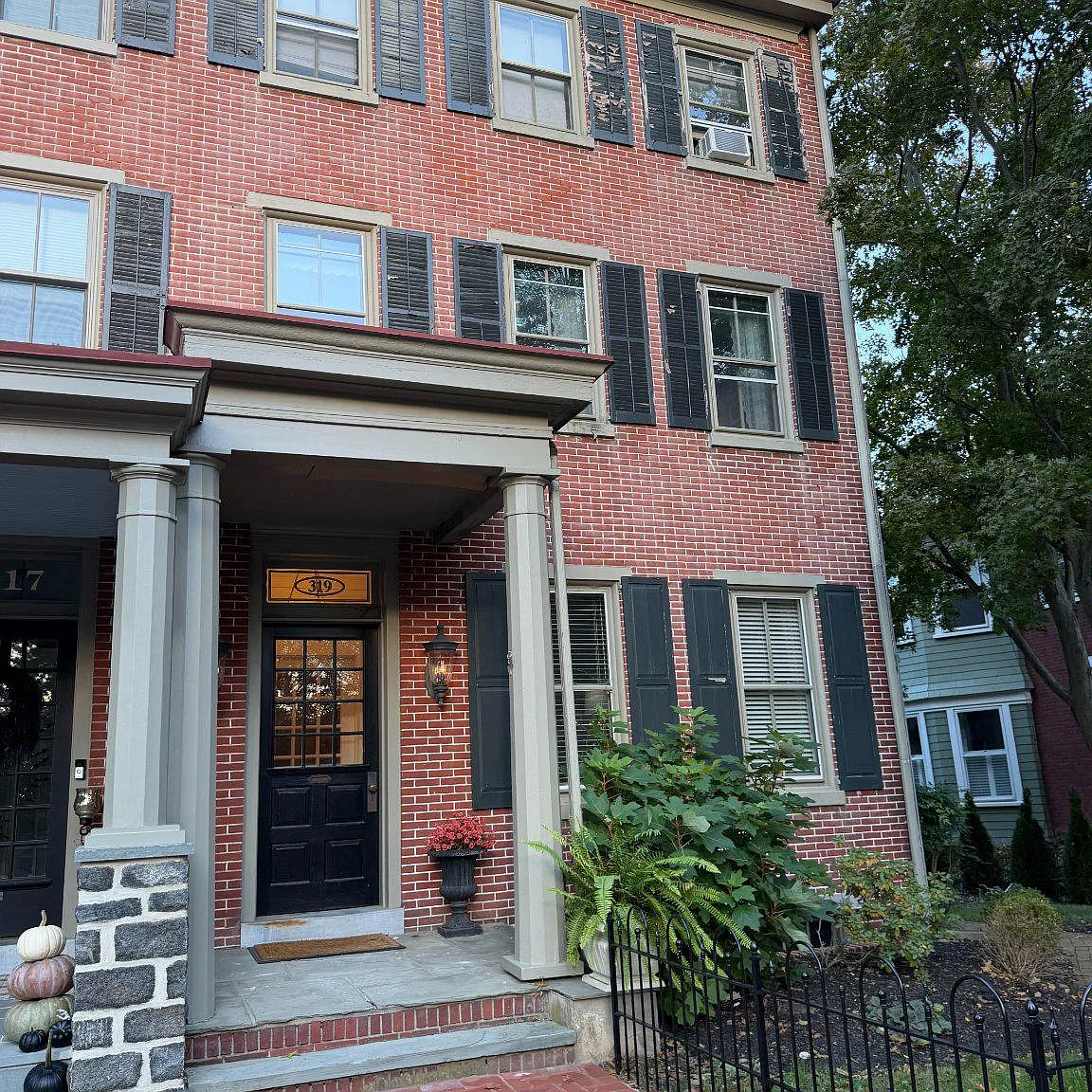 1 bed, 1.0 bath, 800 sqft, $1,800 — Photo 1