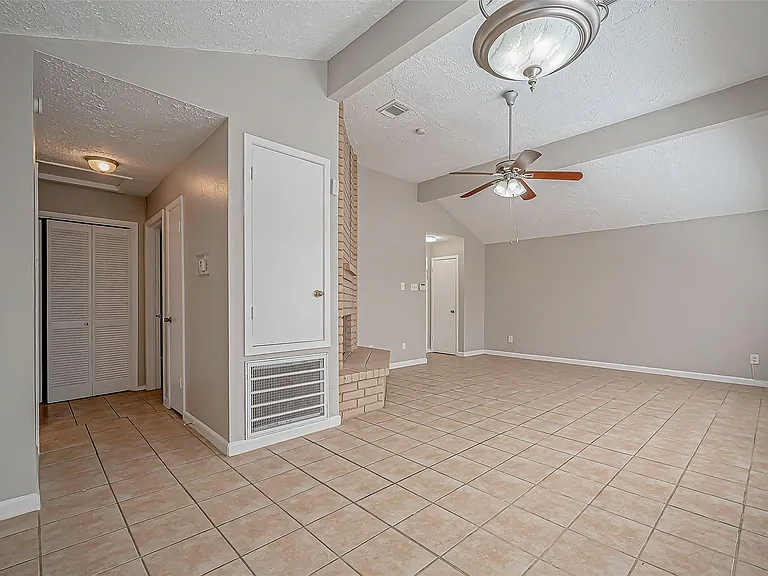 7111 Village Lake Dr — Photo 5