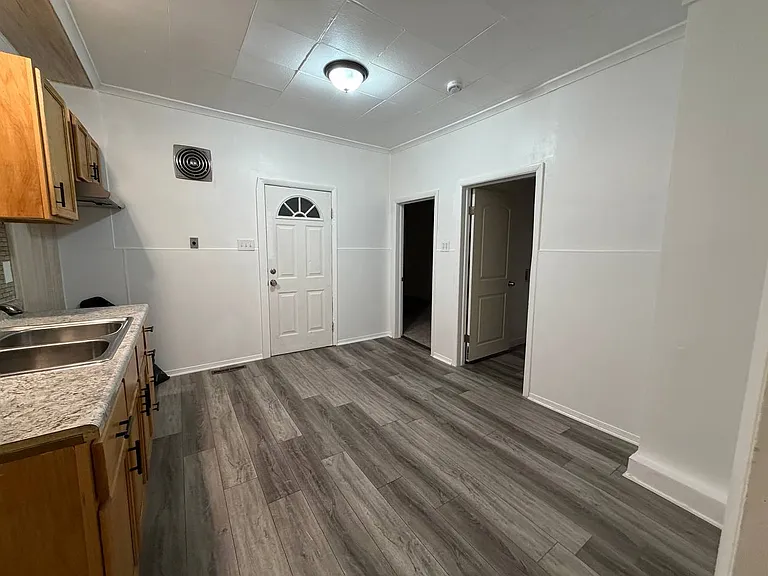 636 White St — Photo 4