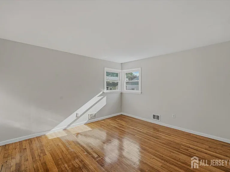 126 Orange St — Photo 10