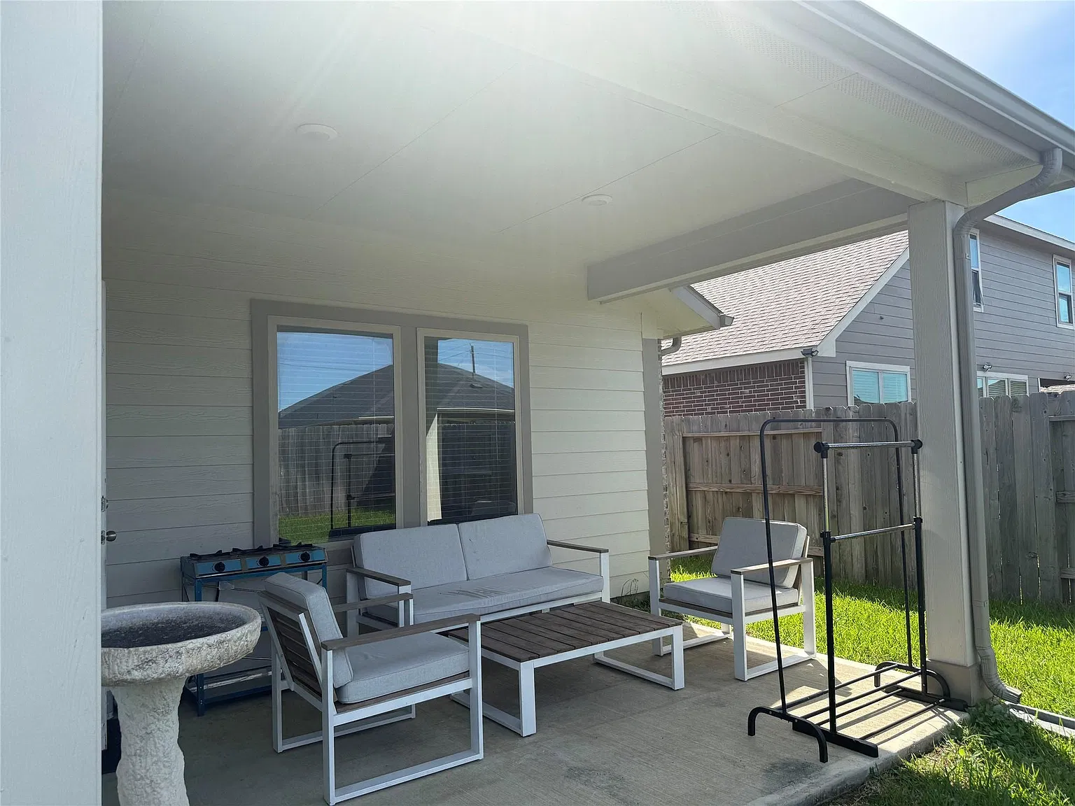 4 bed, 4.0 bath, 2070 sqft, $2,500 — Photo 4