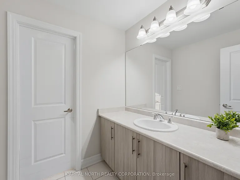 18 Alex Campbell Cres — Photo 28