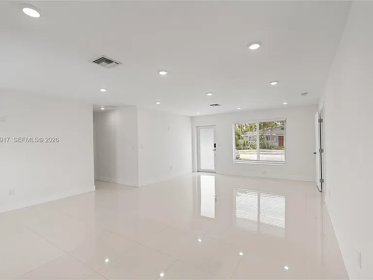 10501 SW 53rd St — Photo 15