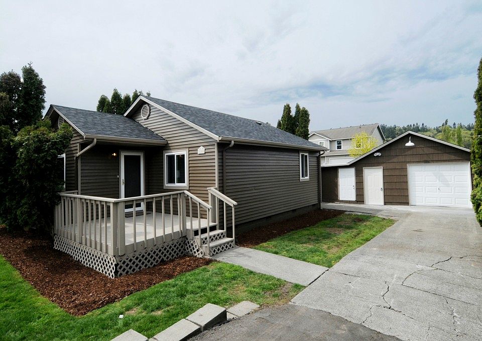 1st image of 109 Stanley Ave