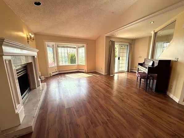 92 Ravine Dr, Pt Moody, BC V3H 4T8
