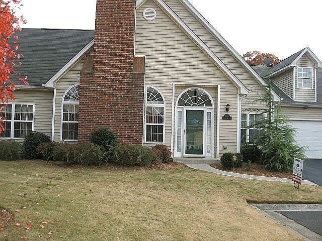 Garden Condo in Mint Condition!