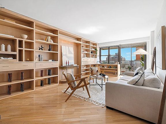 4th image of 115 E 9th St APT 15F