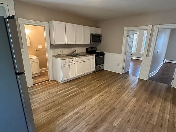 3rd image of 91 Lasalle St #1E
