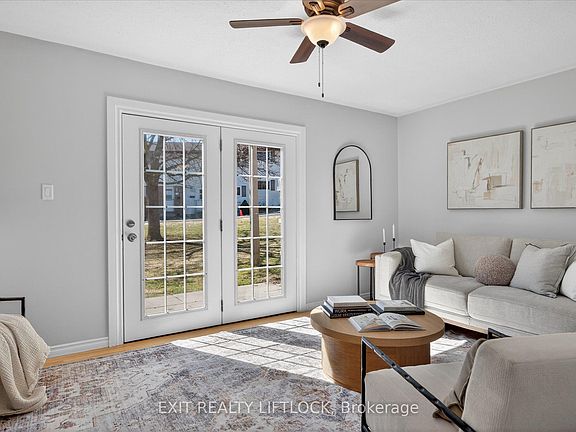 4th image of 996 Sydenham Rd #28