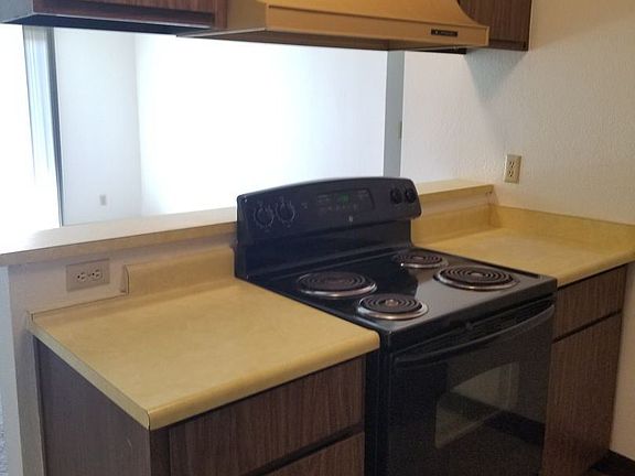 3rd image of 955 Woodshire Way