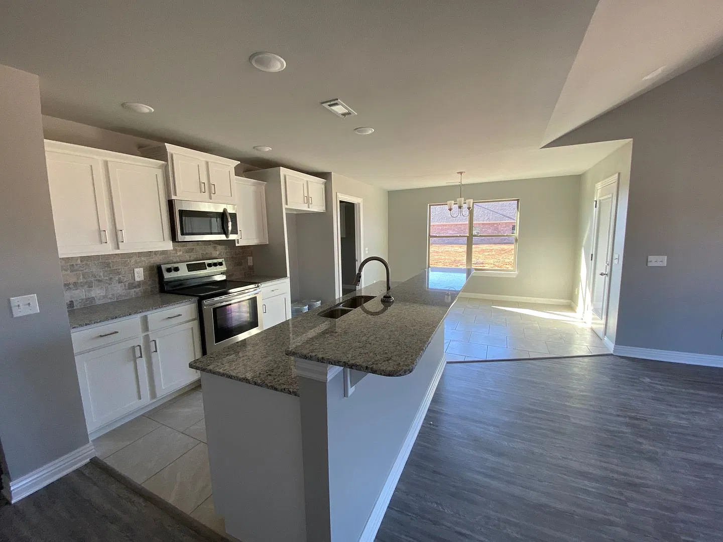 Move In Special - Beautiful Home in Bentonville - Prime Location - Close to Schools — Photo 2