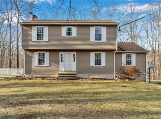 25 Rustic Ln, Madison, CT 06443