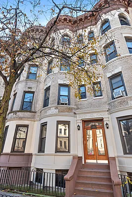 Sold by Compass | media 9