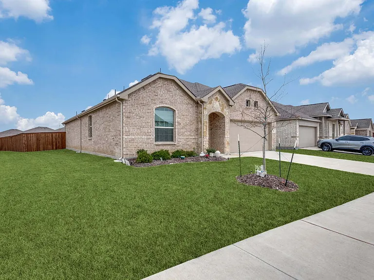 2116 Angus Dr — Photo 12