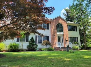 81 Hillside Ave, Berkeley Heights, NJ 07922