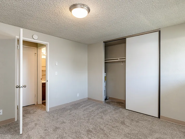 The Lindale Apartments — Photo 11
