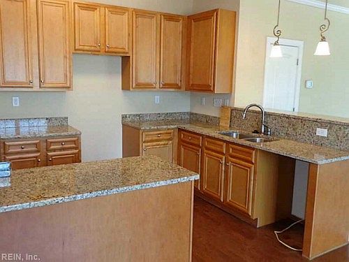 3rd image of 712 Albertine Ct