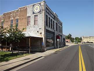2nd image of 126 Mobile St