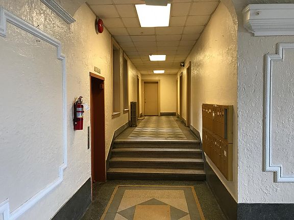 3rd image of 433 Lincoln Ave APT D4