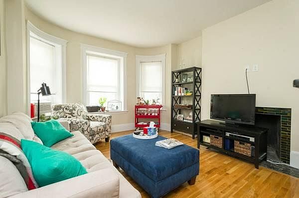 2nd image of 1322 Commonwealth Ave APT 009