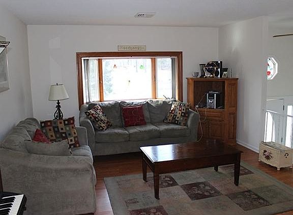 3rd image of 143 W Sherwood Dr
