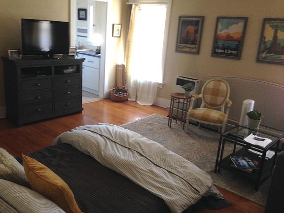 2nd image of 526 Anderson Pl #7