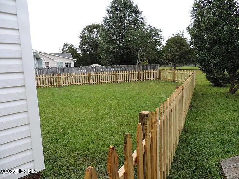 105 Monterey Cir — Photo 13