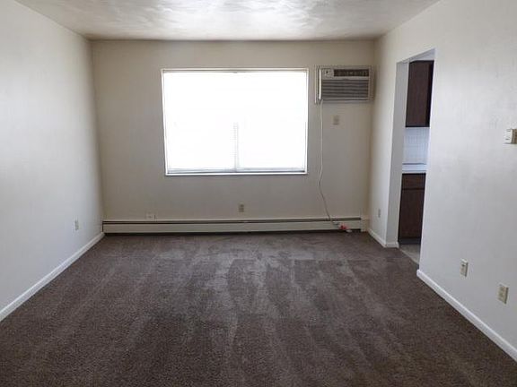 3rd image of 970 Patricia Dr APT 4