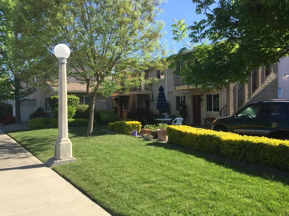 425 W Walnut St #10, Lodi, CA 95240