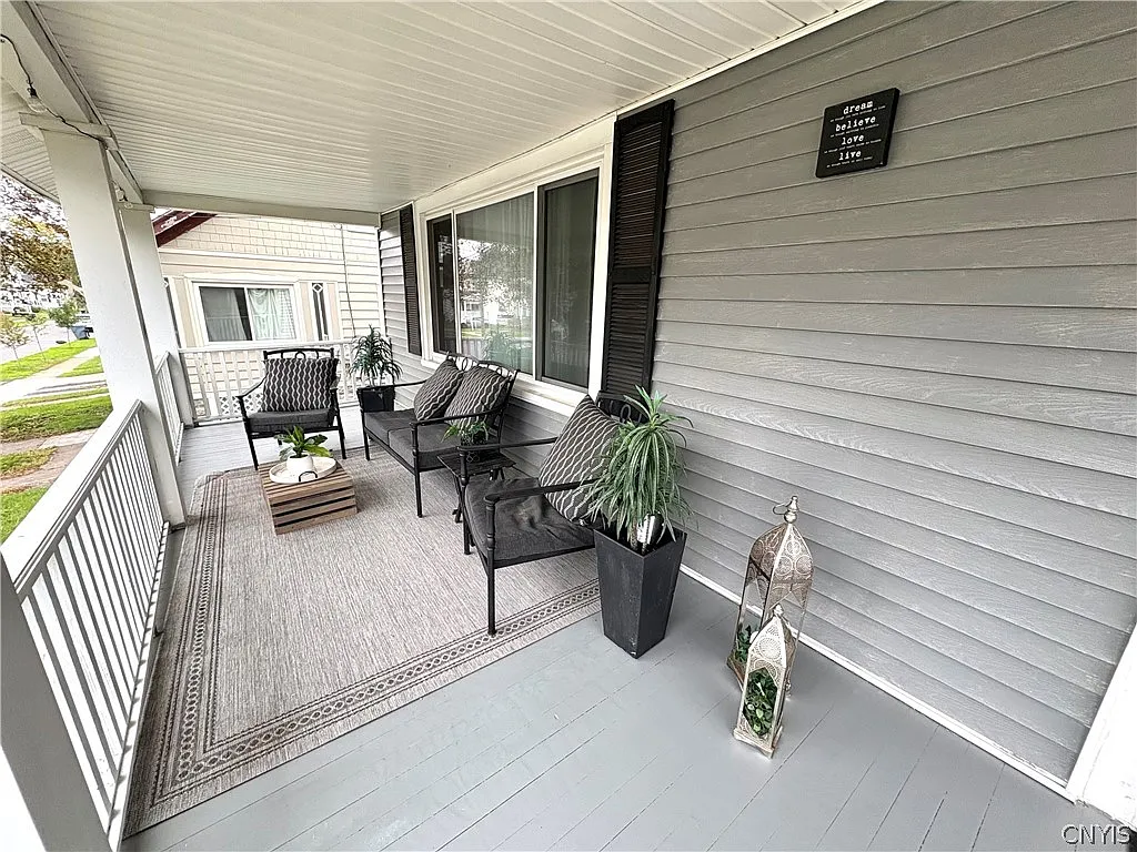 2 bed, 1.5 bath, 1295 sqft, $2,300 — Photo 2
